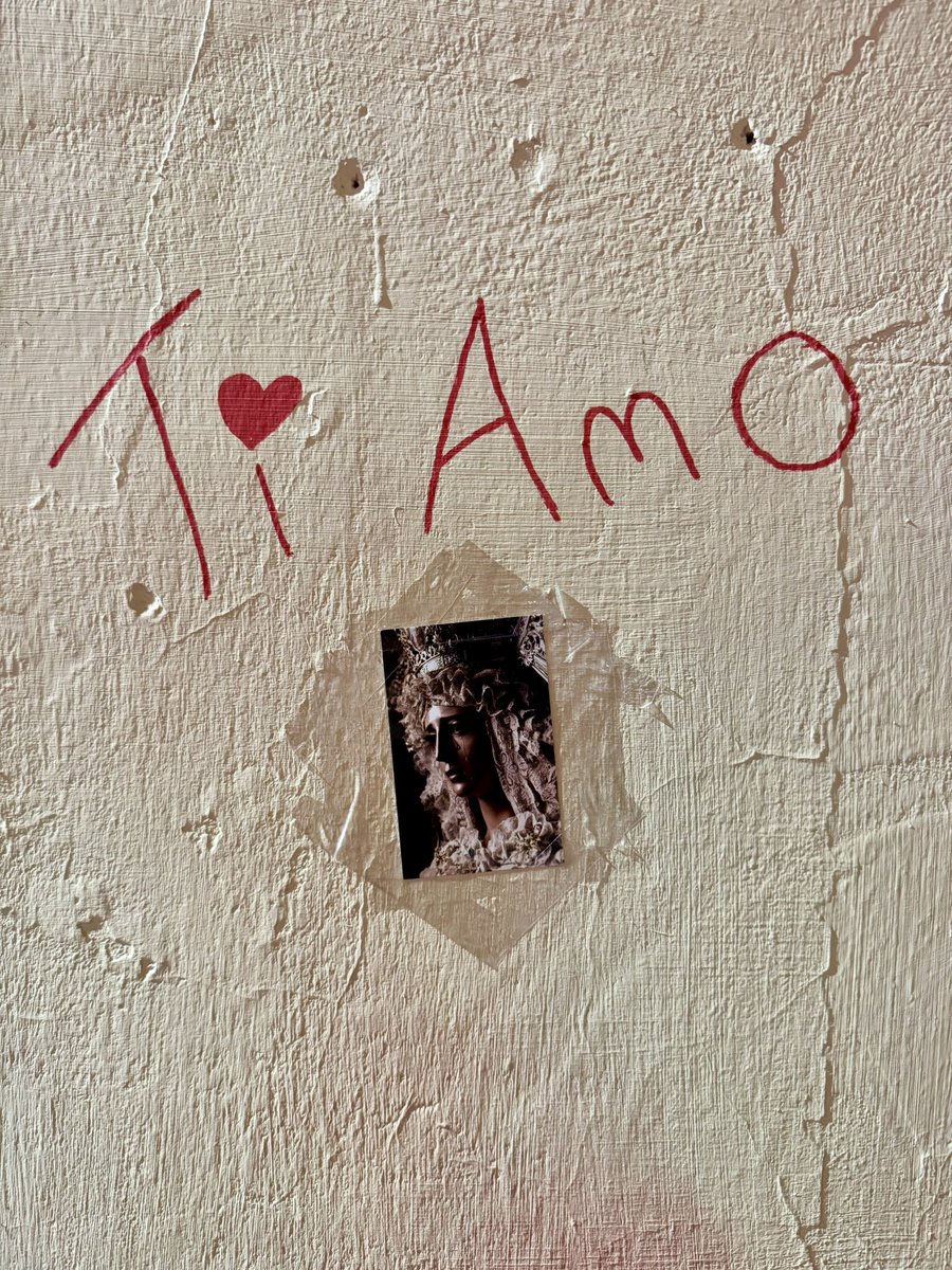 De Málaga al Vaticano; del Vaticano al mundo.

Hoy la Ciudad es ya eterna.

È primavera, sarà perché 𝐭𝐢 𝐚𝐦𝐨!

#CofradíasMLG #EsperanzaEnRoma