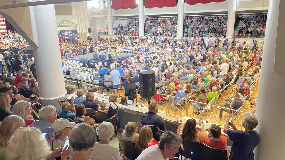 NEW: <a href="/votevets/">VoteVets</a> tells <a href="/FoxNews/">Fox News</a> they've checked in around 1,800 people so far (1,600 seated and around 200 standing room only) for tonight's <a href="/PeteButtigieg/">Pete Buttigieg</a> headlined town hall with veterans here in Cedar Rapids, Iowa #2028election #iacaucus #iapolitics #FoxNews