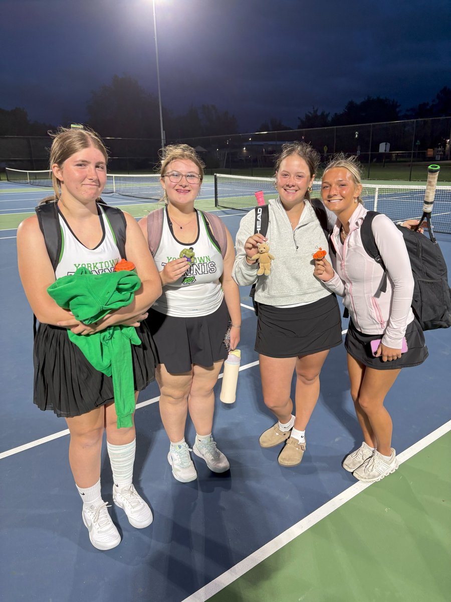 Yorktown Tennis (@yhsgirlstennis) on Twitter photo 