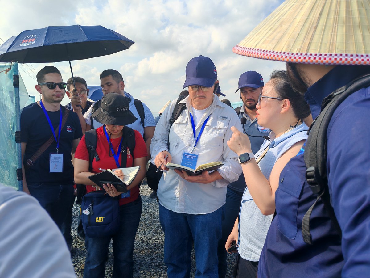 🦐📚 ¡Capacitación en acuicultura en plena acción!

Con el apoyo del gobierno chino, 26 participantes hondureños están recibiendo formación especializada en Jiangsu, Guangxi y otras regiones de China, aprendiendo sobre reproducción, alimentación, control de enfermedades y