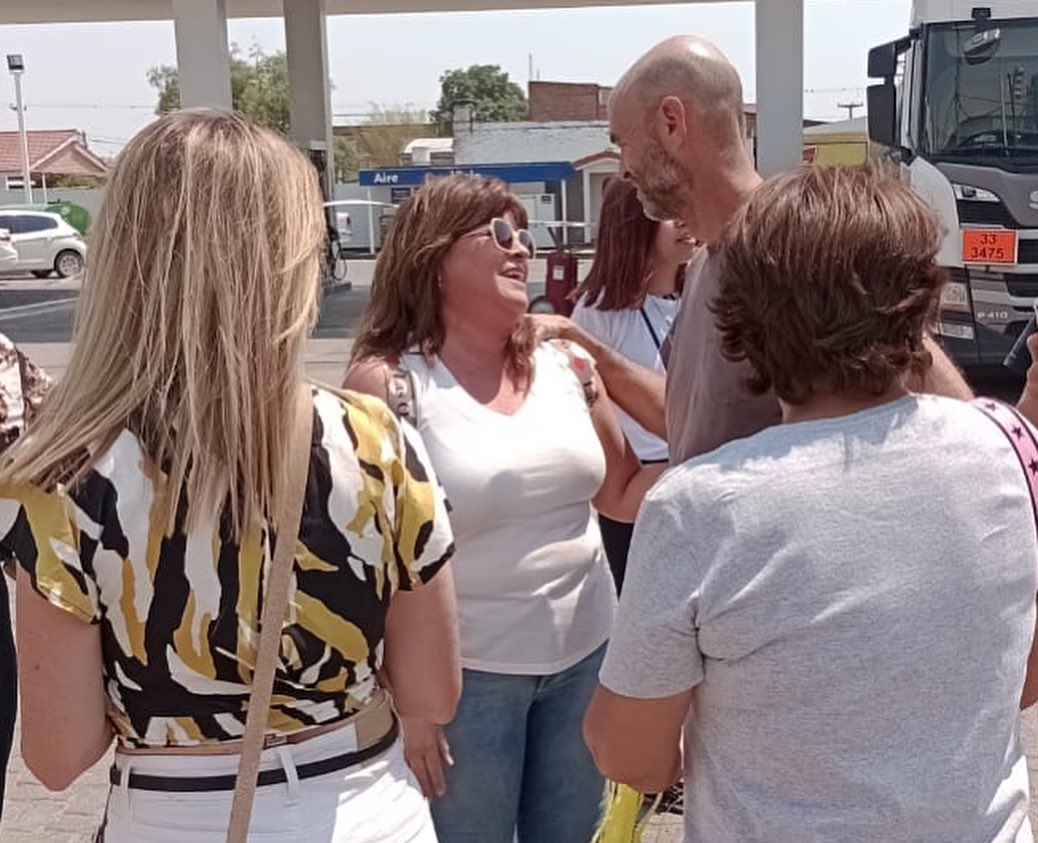 Hace varios años conocí una maestra de Rosario de la Frontera, en Salta. Una persona muy comprometida con su comunidad y con una profunda vocación de cambio. Desde ese día la acompaño, convencido que la diferencia en la gestión pública la hacen las personas cuyo liderazgo encarna