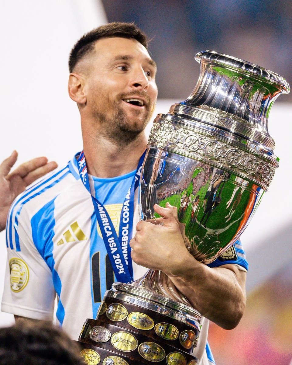 LM10GOAT 🐐 tweet media