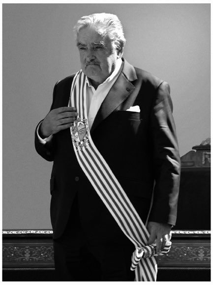 Desde la #CCE lamentamos profundamente el fallecimiento del expresidente de la República, José Mujica.

A su familia, amigos y su fuerza política nuestras condolencias en este momento de dolor.