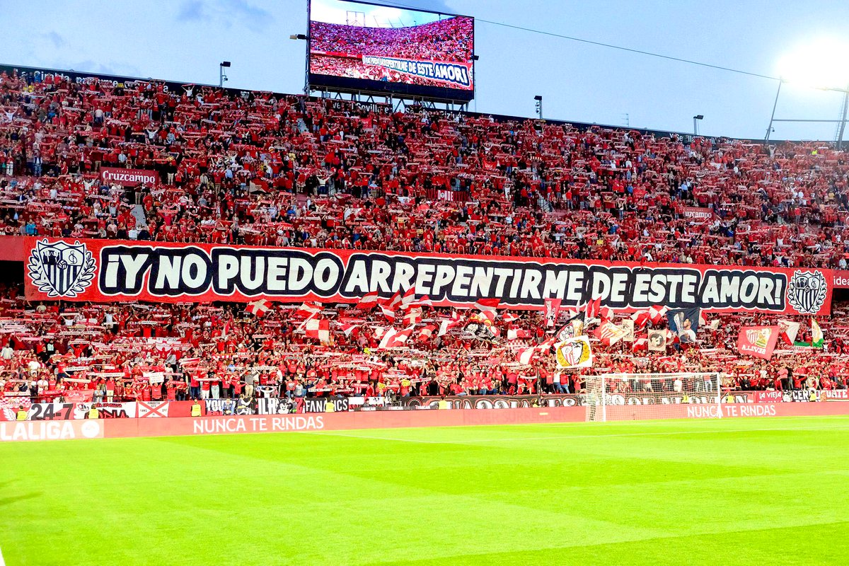LuisJV93's tweet photo. Estas son las finales que vivieron nuestros abuelos y las que le enseñaron a amar el escudo como si uno más de su casa se tratase. 

Hoy nos ha tocado vivirla a nosotros y no dudaré en bajar al infierno si mi escudo lo necesita. https://t.co/xBUvQ3wQ2X