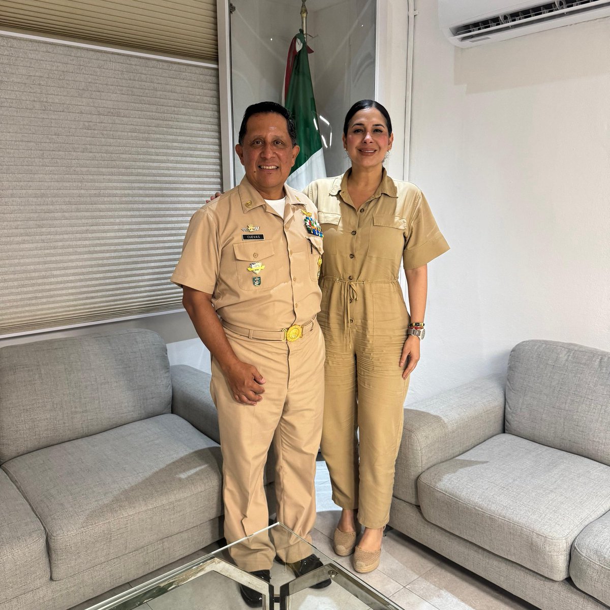 Sostuvimos una reunión con el Comandante del Sector Naval, Contraalmirante Cuerpo General Piloto Aviador José Alberto Rodríguez Cuevas, para fortalecer la coordinación en materia de seguridad y garantizar, junto a todos los cuerpos de seguridad, la paz y tranquilidad de las y los