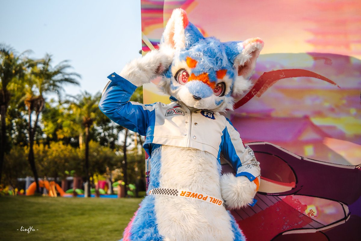 删掉上个文章了，想明白了！要好好生活努力提升自己才会有人爱！我要加油！