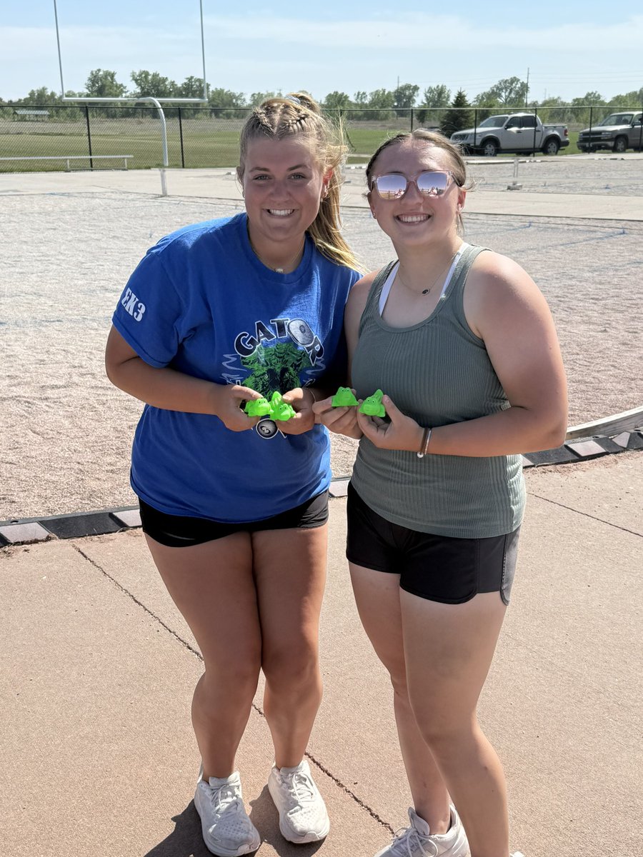 Congratulations to our state qualifiers in Girls shot put and discus! Both Lexi and Skyla hit PRs to punch their tickets to state in shot put and discus! 

#StateBound