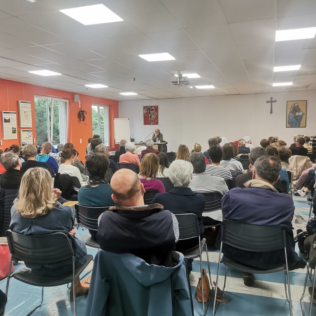 "L'espérance ne déçoit pas et nos jeunes sont sources d'espérance !"
Confèrence du père Jean-Marie Petitclerc, prêtre et éducateur salésien, à la maison diocésaine autour de l'éducation préventive

#fondationdubocage #chambery #savoie #enseignementcatholique