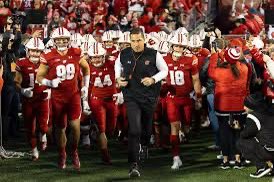 wheresbray_'s tweet image. After a great talk with @Coach_Mitch_ I’m blessed to receive an offer from the Wisconsin badgers.Special thanks to my mom,coaches and teammates for all the support.
@fbarronrb7 @SouthSanFB @DL_Coach @210preps @ssaisd @SSAISDssahs