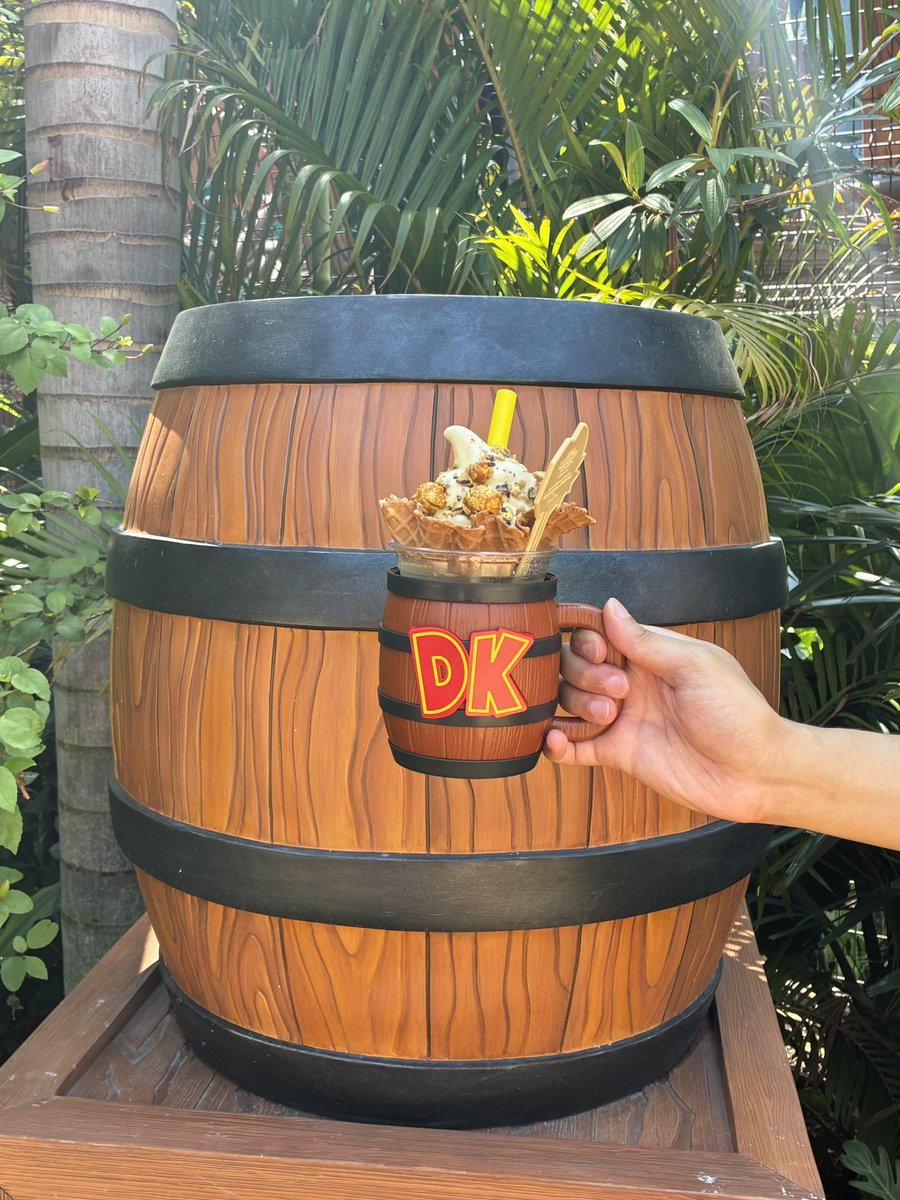 webiii_retro's tweet photo. DK! Donkey Kong! DK! Donkey Kong is here!
#Webiii #WebiiiRetro #RetroGaming #RetroTech #DonkeyKong #SuperNintendoWorld https://t.co/0gr9Lmw4kD