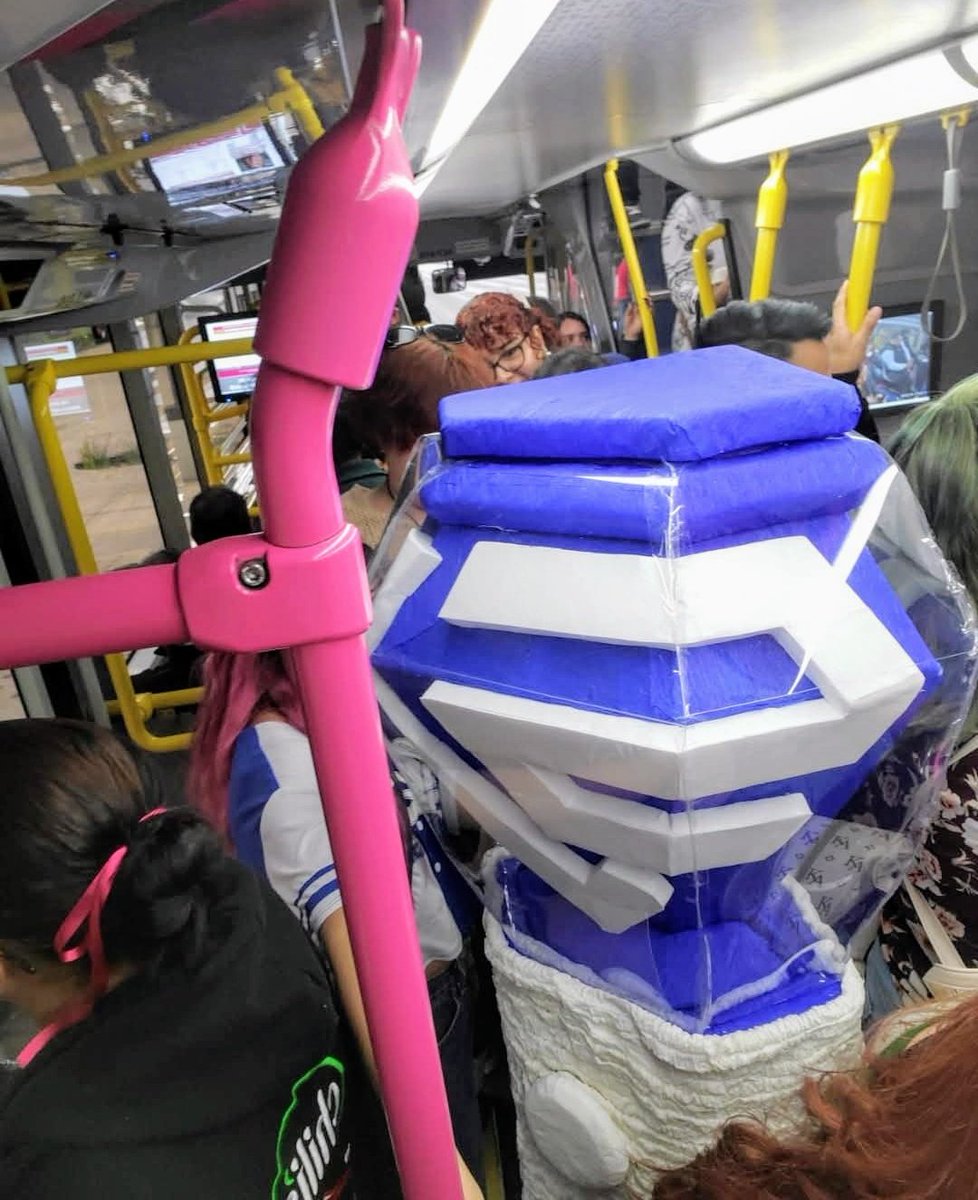 MxUnion_ELF's tweet photo. La lighstick piñata se subió al @MetrobusCDMX 🚌
#SMTOWN_LIVE_MEXICO_CITY
#SMTOWN2025_MEXICO_CITY
#SUPERJUNIOR #ELF @SJofficial
#SuperBong #SuperWand https://t.co/tstSLAiotg