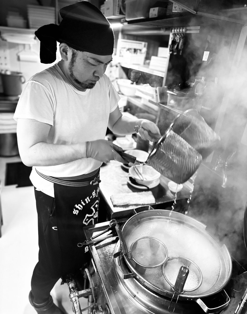 ラーメンに真っ直ぐな折原さん
『冷たい鶏中華』2025エディション
完璧です。

七日町店も更にパワーアップです！

#hirota_yamagata 
#shinsyunya