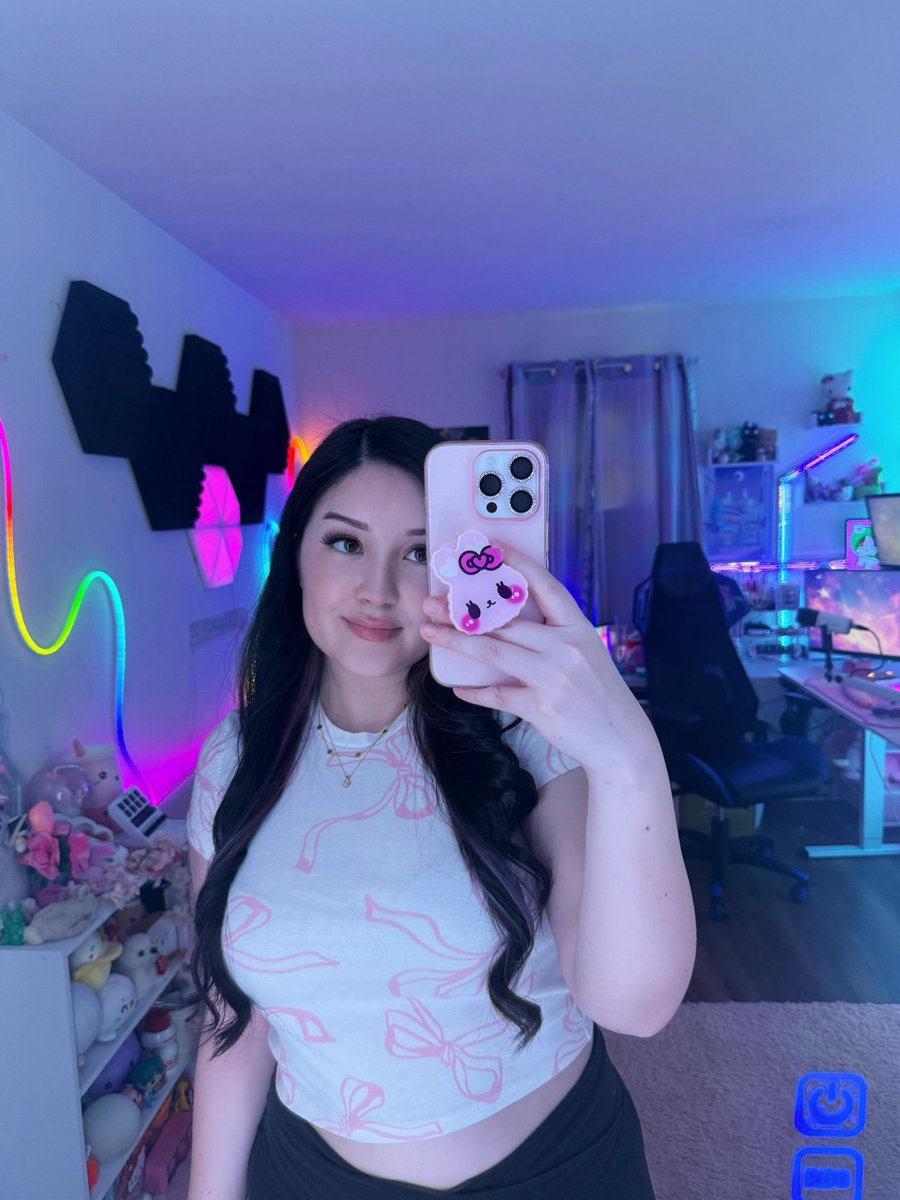 just a girl in her natural habitat 🎀