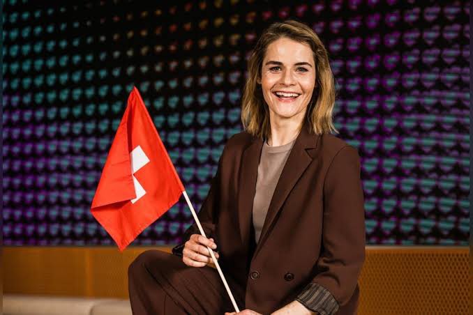 DEBUT TV WAR ROOM tweet media