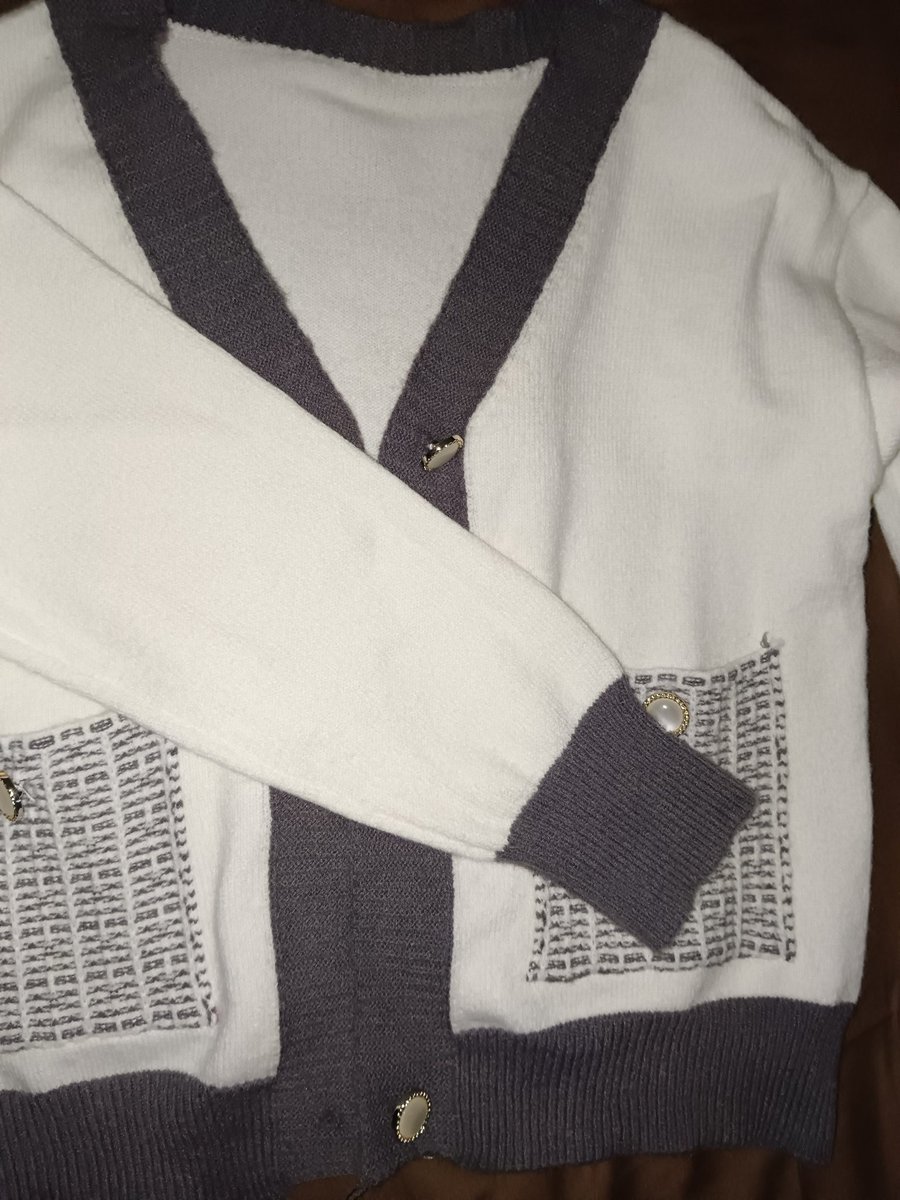 rainbowrub48369's tweet photo. WTS PRELOVED KNIT CARDIGAN SWEATER
detail size :
cardi putih ld 94 panjang 49
sweater ld 112 panjang 60 (ini warna asli ada hint abunya) 
sweater 40k
cardi 55k https://t.co/jPuCR7mNoe