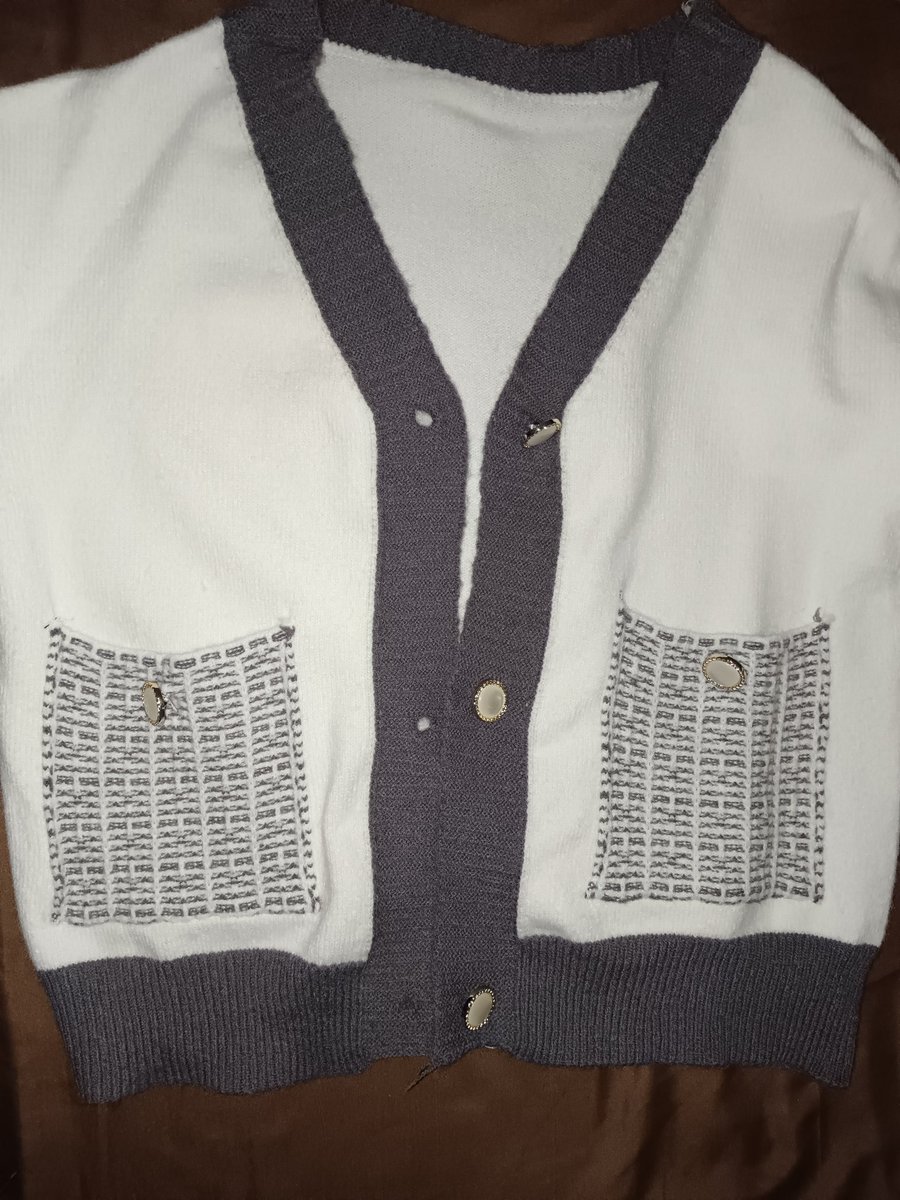 rainbowrub48369's tweet photo. WTS PRELOVED KNIT CARDIGAN SWEATER
detail size :
cardi putih ld 94 panjang 49
sweater ld 112 panjang 60 (ini warna asli ada hint abunya) 
sweater 40k
cardi 55k https://t.co/jPuCR7mNoe