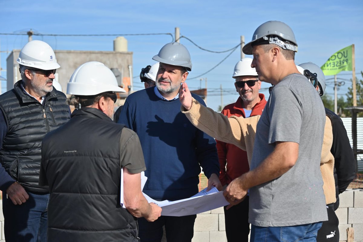 ¡Avanza una obra muy esperada en Más Barrios! 

Gracias al compromiso de <a href="/Kicillofok/">Axel Kicillof</a>, junto a @opisupba ya estamos construyendo el hermoso centro comunitario, con equipamiento, juegos y playón deportivo para mejorar la calidad de vida de las familias del sector.