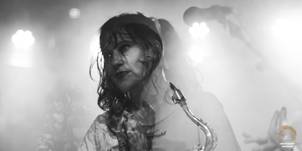 musicology (@musicology_mag) on Twitter photo The incomparable <a href="/Deathvalleygrls/">Death Valley Girls</a> taking over London’s <a href="/thelexington/">The Lexington</a> as they performed a blistering set alongside Bella & The Bizarre and <a href="/musicology_mag/">musicology</a> was there to capture it all. Check out the full gallery highlights. Musicology Magazine gallery.musicology.xyz/death-valley-g… The incomparable <a href="/Deathvalleygrls/">Death Valley Girls</a> taking over London’s <a href="/thelexington/">The Lexington</a> as they performed a blistering set alongside Bella & The Bizarre and <a href="/musicology_mag/">musicology</a> was there to capture it all. Check out the full gallery highlights. Musicology Magazine gallery.musicology.xyz/death-valley-g…