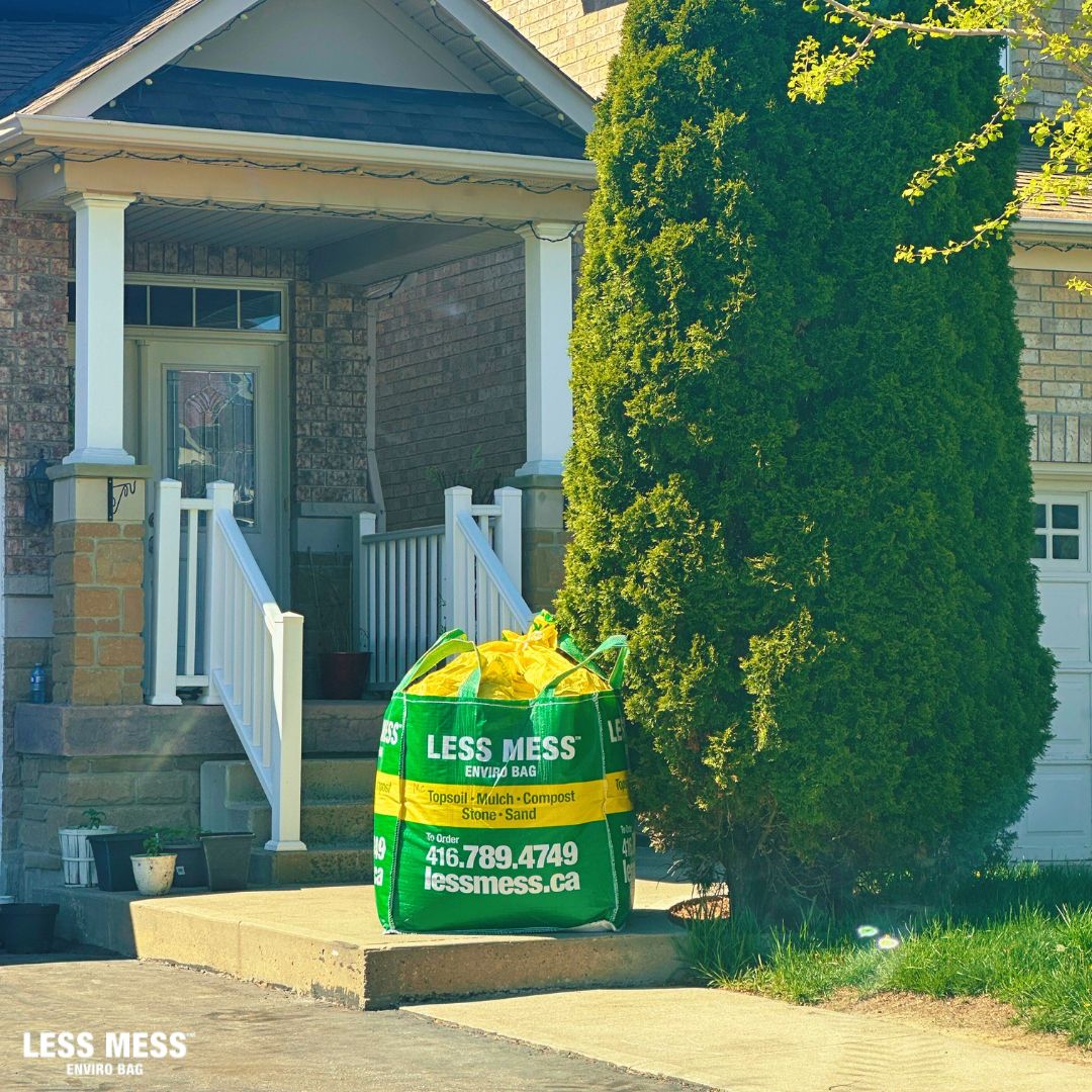LessMessSoil's tweet image. Sun’s out, bags out!
Get summer-ready with Less Mess! 
Order you bag of soil, mulch, compost, stone or sand today! 

#lessmess #soil #mulch #compost #gardening #summer