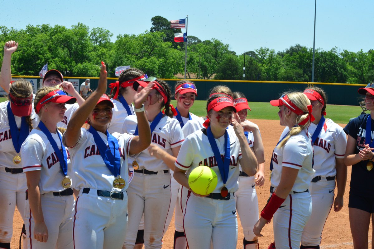 GMsportsmedia1's tweet image. Plano John Paul II defeated San Antonio Antonian Prep 12-2 on Tuesday to claim its THIRD state title in the past five seasons 5-13-25

#txhssoftball #TAPPS @Gosset41 
@JPIIHSSports @JPIIHS_Softball 
@405Hitting @coachjaymebaker 
@AbbyVanV2025 @CarlyHolman2025 
@IsabelW28…