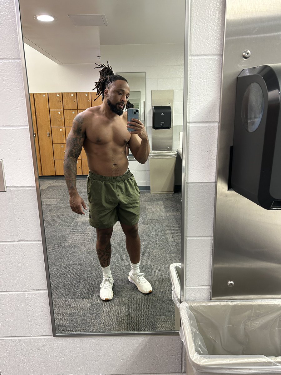 im gonna go ahead and post a shirtless pic because the other side of this app is utter nonsense