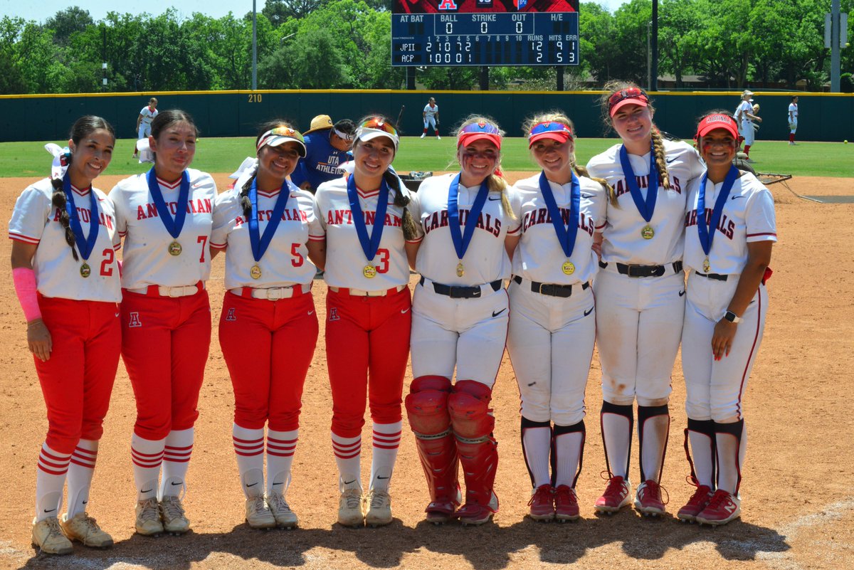 GMsportsmedia1's tweet image. Plano John Paul II defeated San Antonio Antonian Prep 12-2 on Tuesday to claim its THIRD state title in the past five seasons 5-13-25

#txhssoftball #TAPPS @Gosset41 
@JPIIHSSports @JPIIHS_Softball 
@405Hitting @coachjaymebaker 
@AbbyVanV2025 @CarlyHolman2025 
@IsabelW28…
