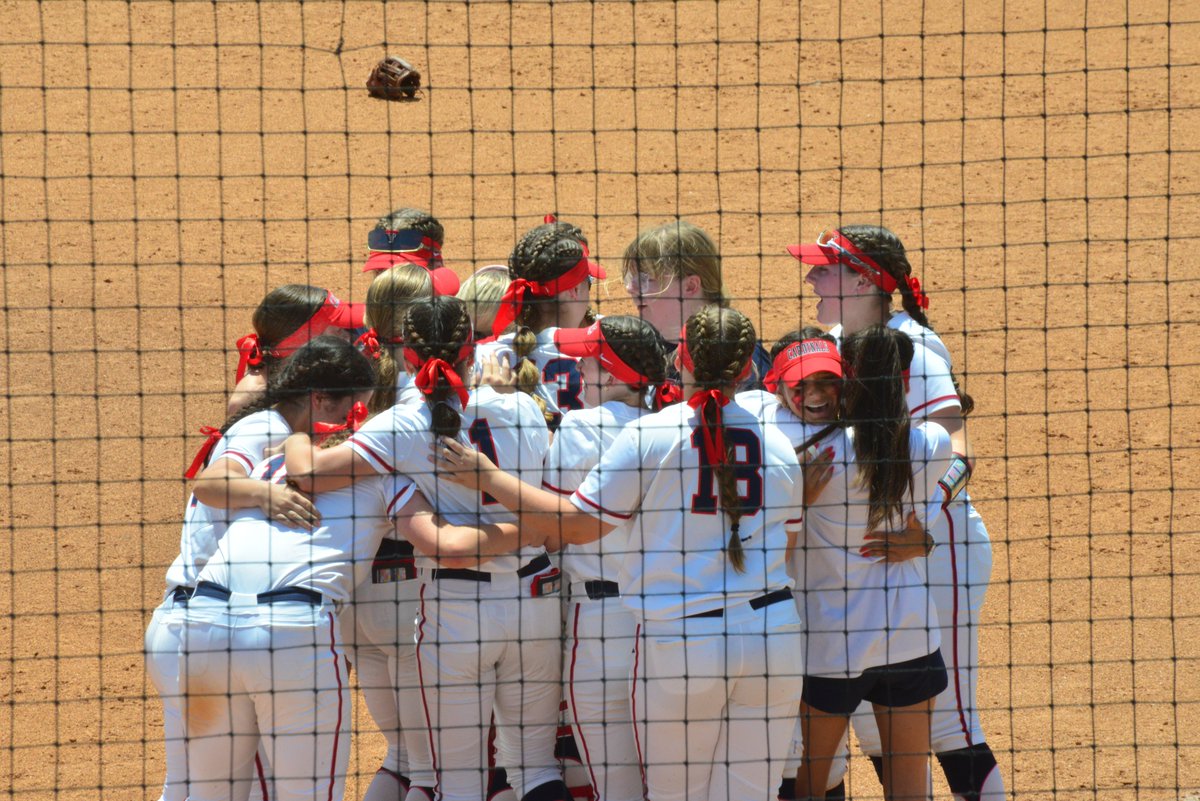 GMsportsmedia1's tweet image. Plano John Paul II defeated San Antonio Antonian Prep 12-2 on Tuesday to claim its THIRD state title in the past five seasons 5-13-25

#txhssoftball #TAPPS @Gosset41 
@JPIIHSSports @JPIIHS_Softball 
@405Hitting @coachjaymebaker 
@AbbyVanV2025 @CarlyHolman2025 
@IsabelW28…