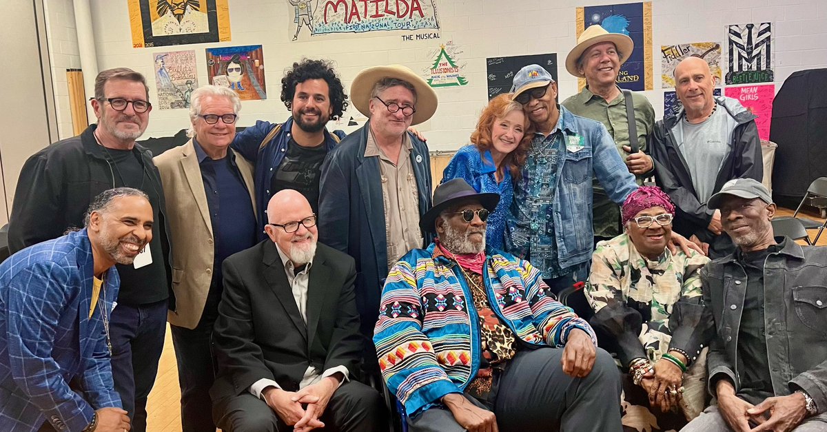 Bonnie Raitt tweet media