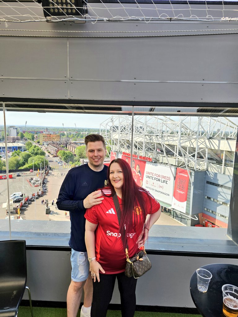 bluzanneb88's tweet photo. @ManUtd @Hardi76821James we had the best time. We Have NOT laughed like that in years. Loved every second, and watching @Hardi76821James smiling , singing and laughing  was priceless. The best weekend EVER❤️#Love #MUFC @football #oldtrafford #my1stgame #us #theredarmy #ustime❤️🥰 https://t.co/1Lkvb2OABK