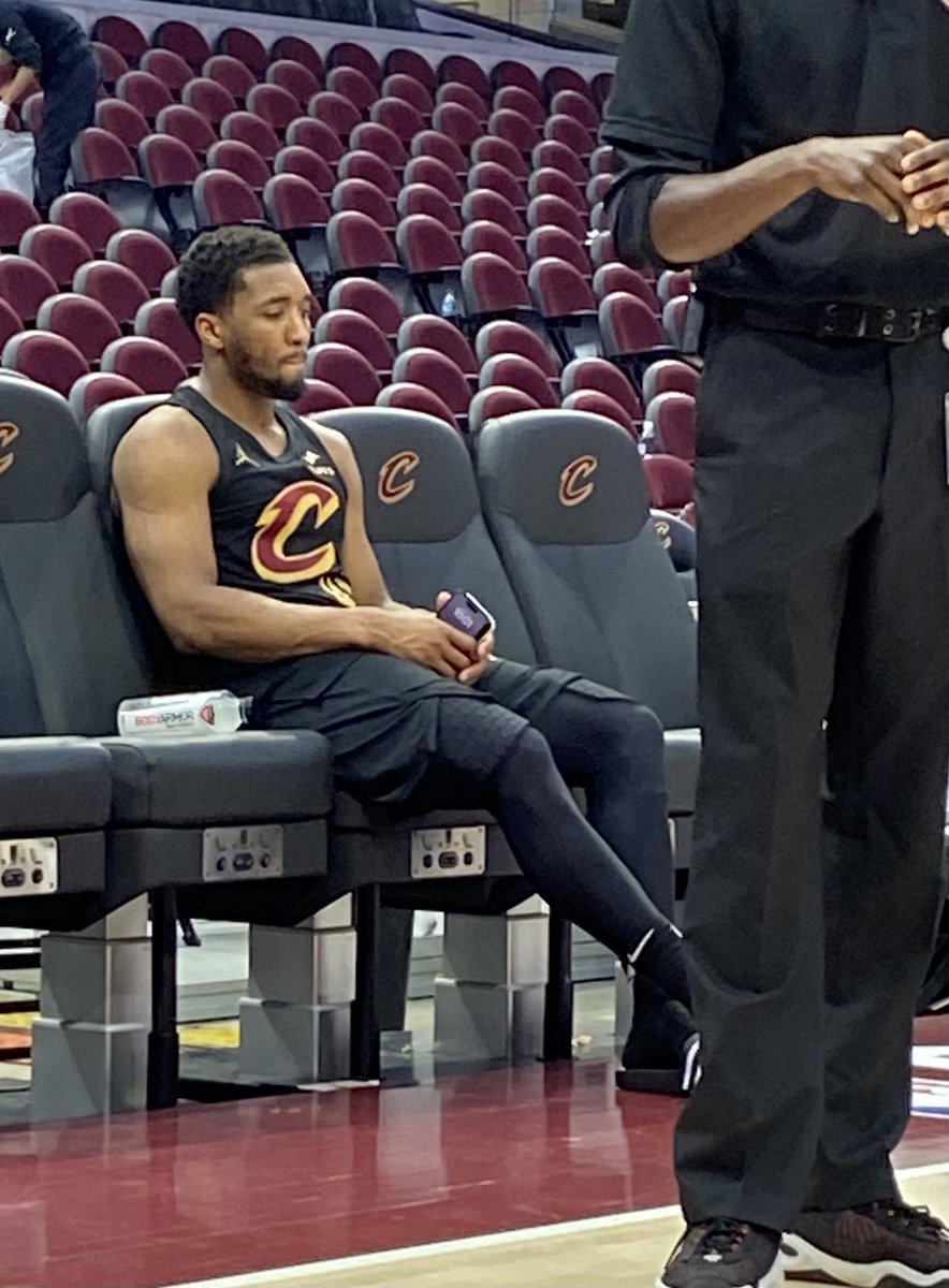 TheKennyRoda's tweet photo. The #Cavaliers @spidadmitchell back out of the @cavs locker room after tonight's Game 5 series ending loss &amp; season ending loss to the #Pacers. Mitchell gave everything he had in the 5 games, including 35pts &amp; 9rebs tonight. #LetEmKnow https://t.co/3THDsr4x22