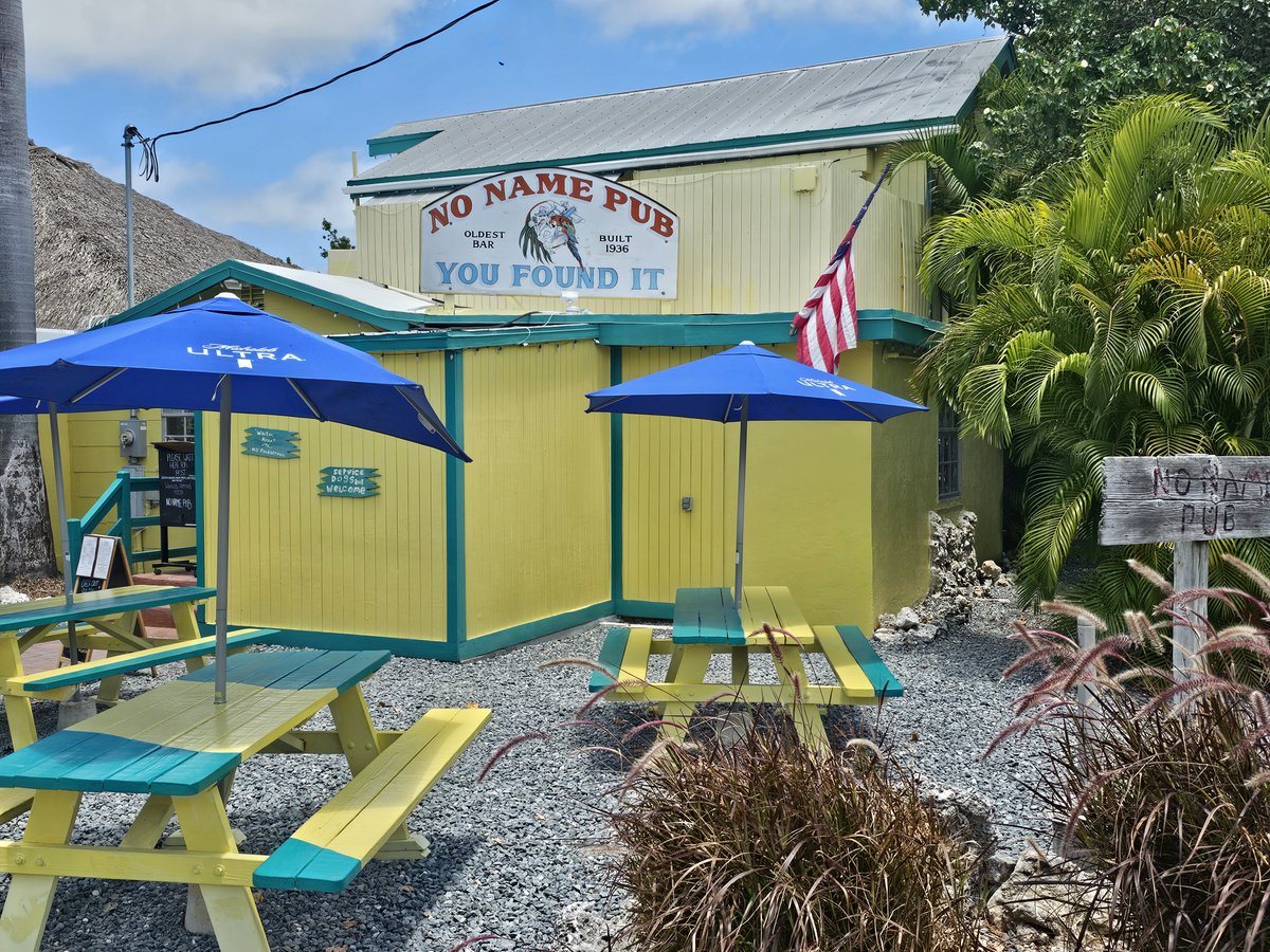 FlaKeysResorts's tweet image. 🍺 If you found this yellow slice of paradise...
You already know what time it is.
The real question isn&apos;t WHAT to order at No Name...

It&apos;s how many baskets of those legendary fish bites you&apos;re gonna need to make it through happy hour.

And let&apos;s be honest:
• Their pizza is…