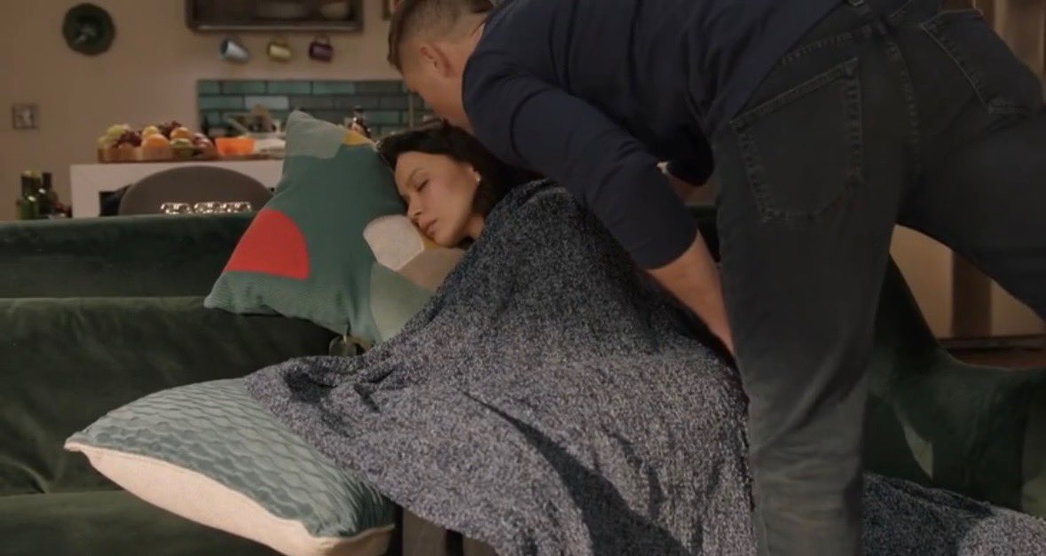 chenxmiles's tweet image. lucy was exhausted and struggling to sleep through the entire ep and only when she was in tim’s presence listening to him talk did she finally slip off to sound sleep. THATS HER PERSON. HER SAFE PLACE. HER HOME. MY HEART IS IN SHAMBLES.