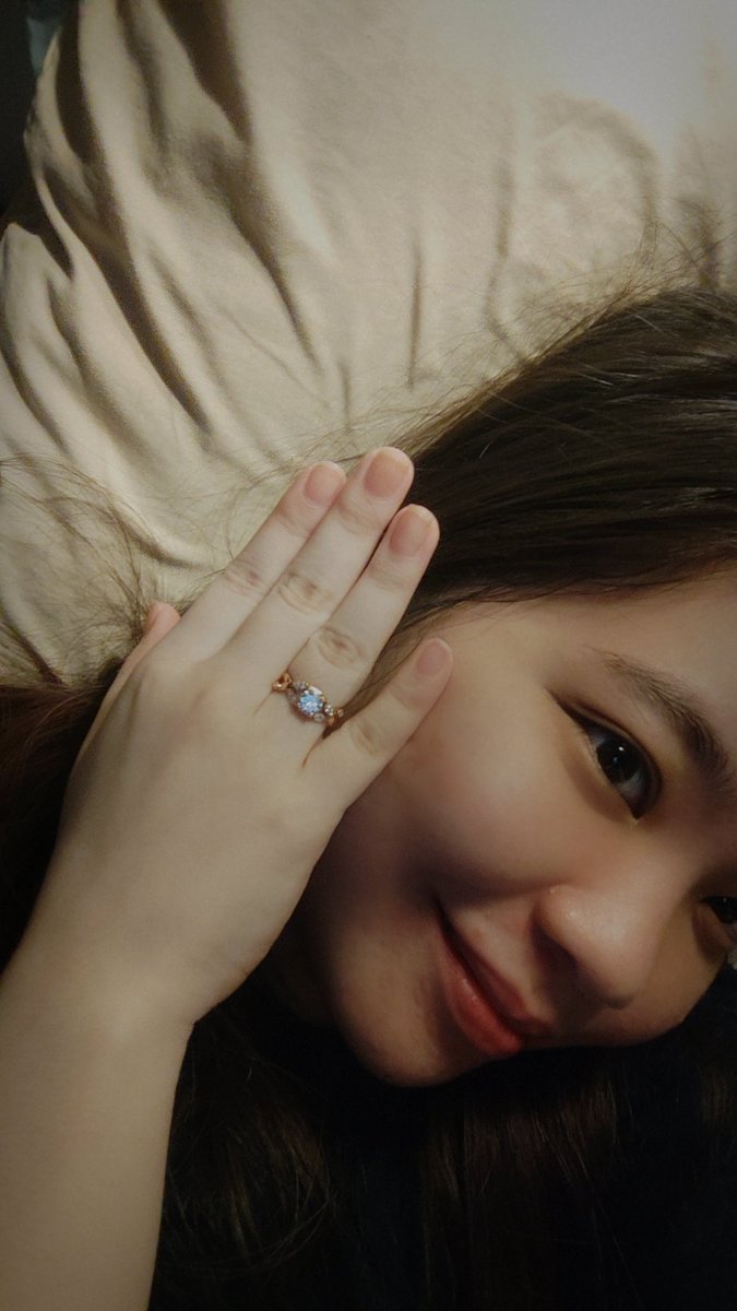 _notazia's tweet photo. Hindi ko pa ma-post sa main accounts ko kasi as an estetik-kuno girlie, I just can't yet 🤣 soooo yeah, hi stan twt! This girl is actually getting married!

(tweeting this in the hopes na mag-sink in na s'ya finally sa'kin 😆 the coping mechanism is coping mechanism-ing too well) https://t.co/aaSopi72uU