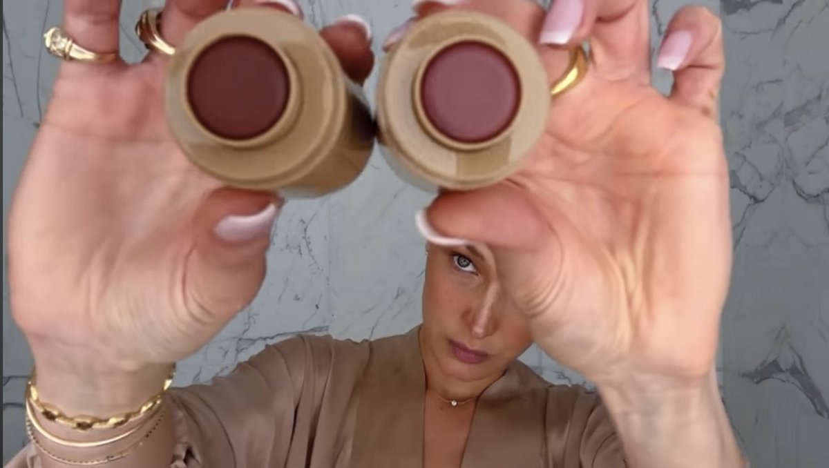 I love how bella hadid is always supporting rhode!