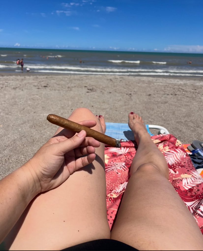 Relaxing afternoon at Cocoa Beach!! 🏖️ 🥰