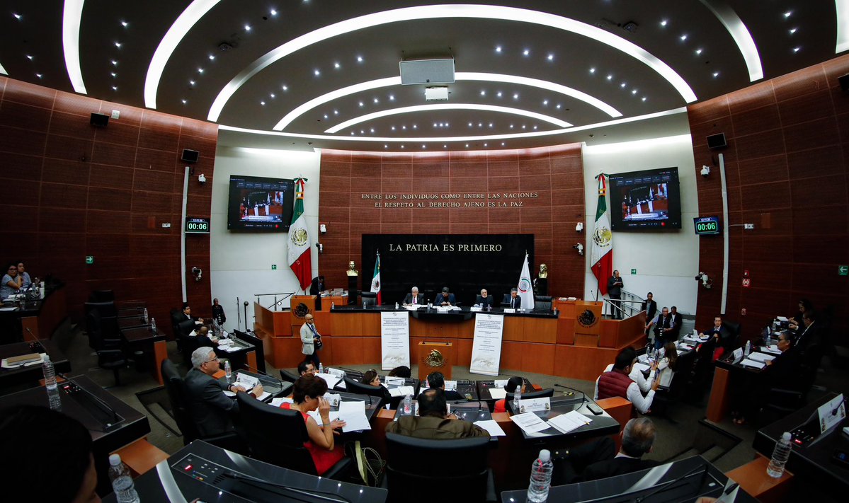 MartinaKantun's tweet image. Concluimos con un profundo análisis sobre la regulación de la cobertura social y el acceso al espectro radioeléctrico, que contiene la propuesta de Ley en Materia de Radiodifusión y Telecomunicaciones.