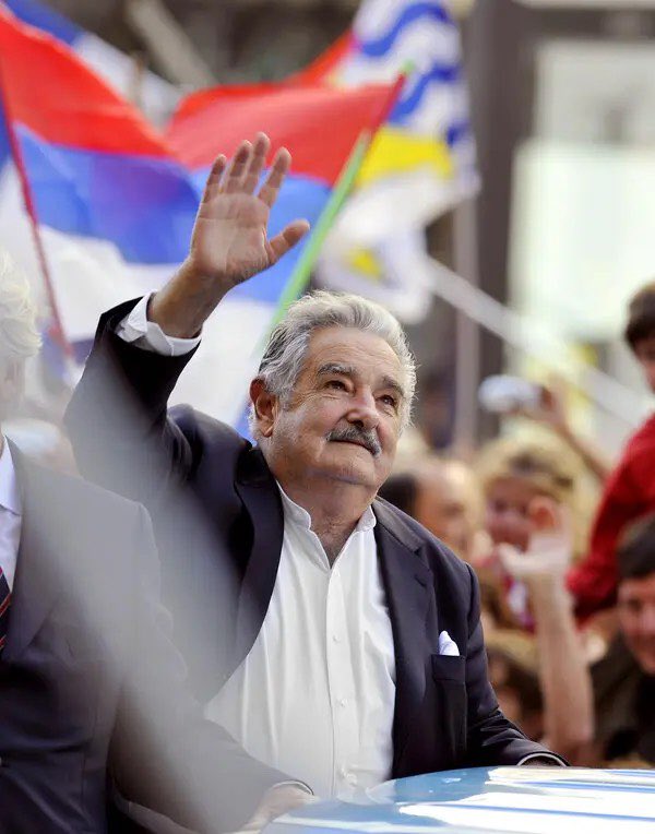 Qué difícil despedir a alguien como Pepe Mujica.
Vivió con dignidad, habló con el corazón y nunca se olvidó del pueblo.
Nos deja un ejemplo que vale oro y una semilla de esperanza para toda Latinoamérica.
Abrazo eterno, compañero