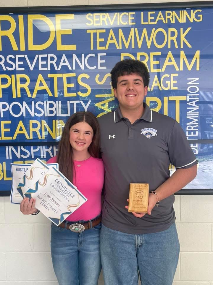 ReaganHolmes52's tweet image. Me and baby sister at the 2024/2025 athletic banquet. Humbled to be named Offensive Lineman of the Year. Big thanks and huge shout out to my coaches and teammates.