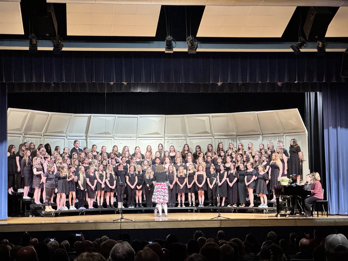 What a fun night for a special spring choir concert! Awesome performance by our JH choirs!