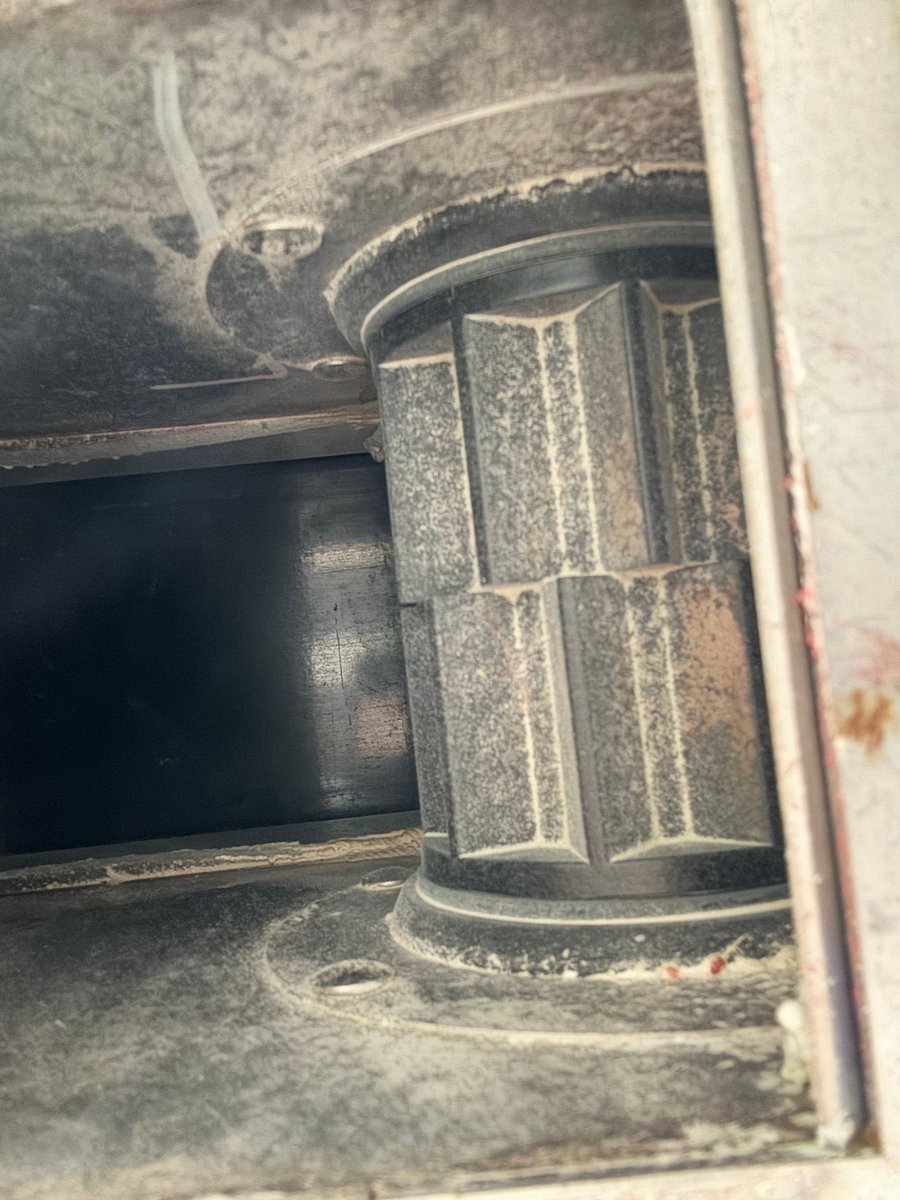 CleanFlo Air Purge is fan air put through a pressure top-up pump and directed into both sides of each E860 electric drive meter. Forces abrasive fines to stay in the product distribution stream, resulting in meters with minimal wear. 6,500 acres of phos shown. #DrivenByPrecision