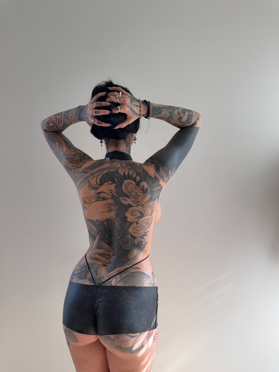 Rt if u love a good back piece 🖤