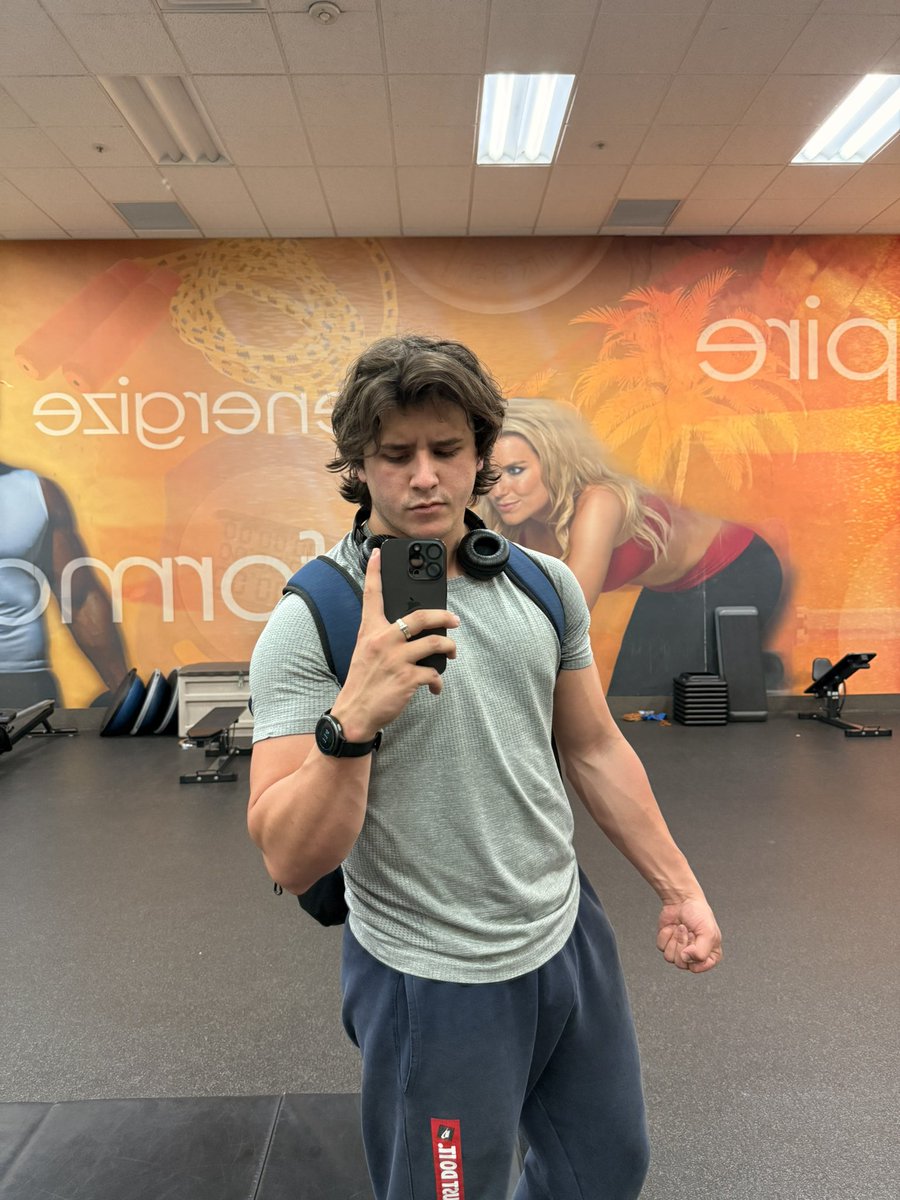 chest day so mid…people mistake it for century modern