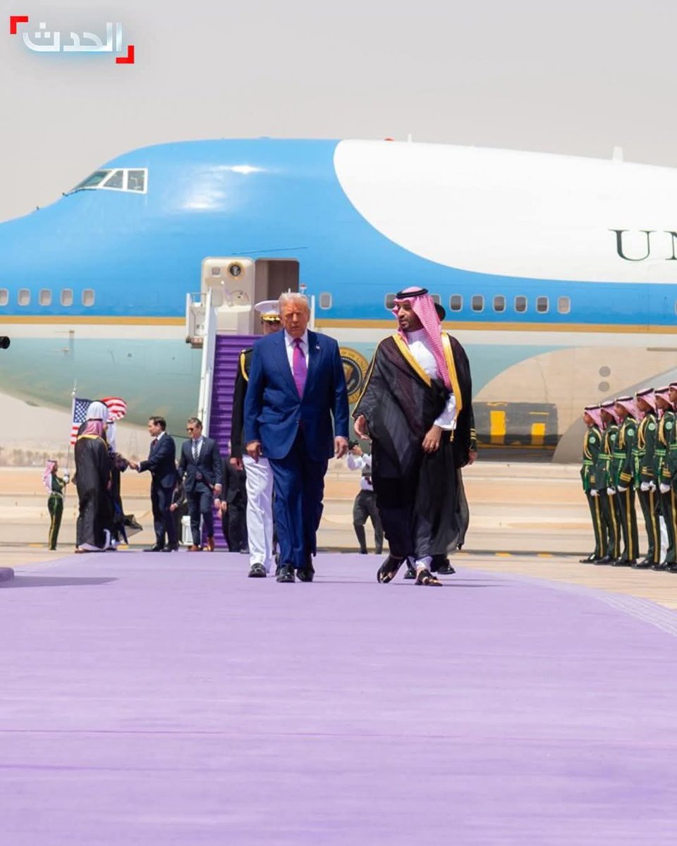 هكذا هي الزعامه ونعم الزعامه  والقياده  
ونعم  الزعيم للشرق الاوسط والعالم 
وعندما نقولها لا  نقولها عبث استطاع ان يجعل الرياض شريكة لرواد العالم في صنع القرار وباخلاصة ودهائه وبوقت قصير استطاع اقناع الشرق والغرب برفع العقوبات عن سوريا وعودتها الى الحضن العربي 
ومن رجل مطلوب