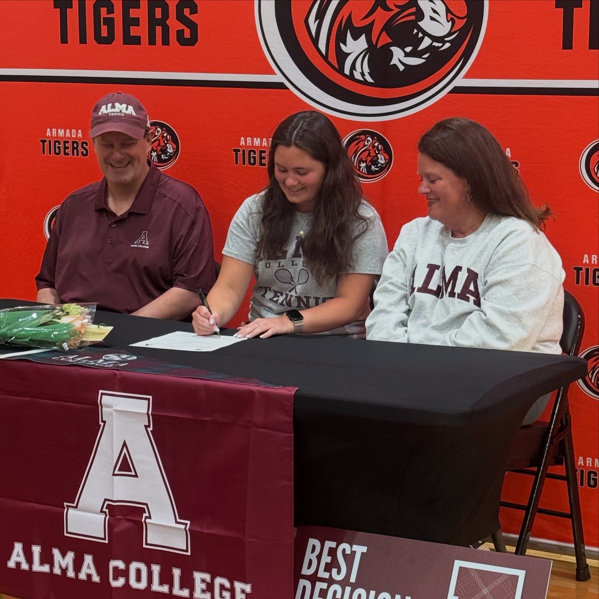 Congrats to AHS senior Mellany Hall on signing her letter of intent to continue her tennis career at Alma College! Way to go, Mellany! 🐅🎾