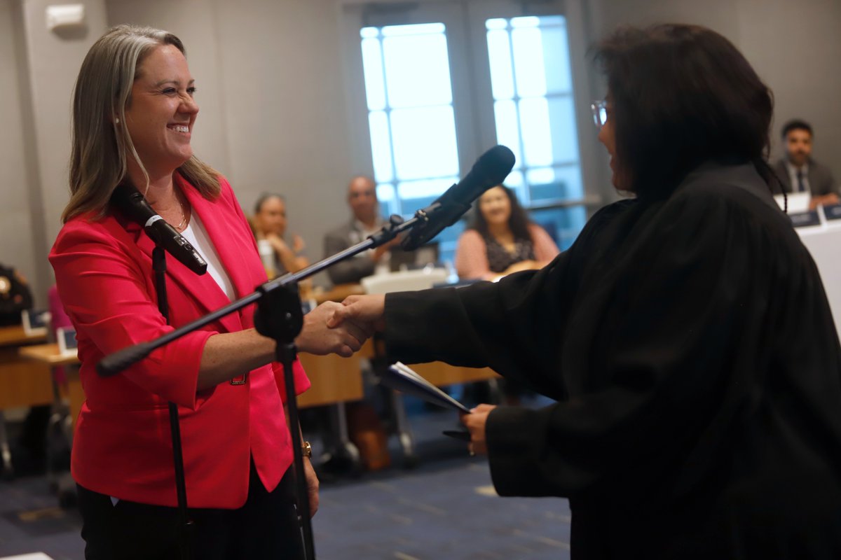El Paso ISD (@elpaso_isd) on Twitter photo El Paso Independent School District Superintendent <a href="/DsayavedraEPISD/">Diana Sayavedra</a> congratulated the winners of the May 3 school board election, welcomed the new members, and expressed gratitude to the departing members for their service.🌟
Learn more ➡️ bit.ly/Board_0513 #ItStartsWithUs El Paso Independent School District Superintendent <a href="/DsayavedraEPISD/">Diana Sayavedra</a> congratulated the winners of the May 3 school board election, welcomed the new members, and expressed gratitude to the departing members for their service.🌟
Learn more ➡️ bit.ly/Board_0513 #ItStartsWithUs