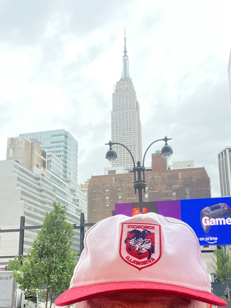 davidniu7's tweet image. Spotted in NYC today getting ready for the big announcement of the #RedV in LV @NRL_Dragons #NRLVegas