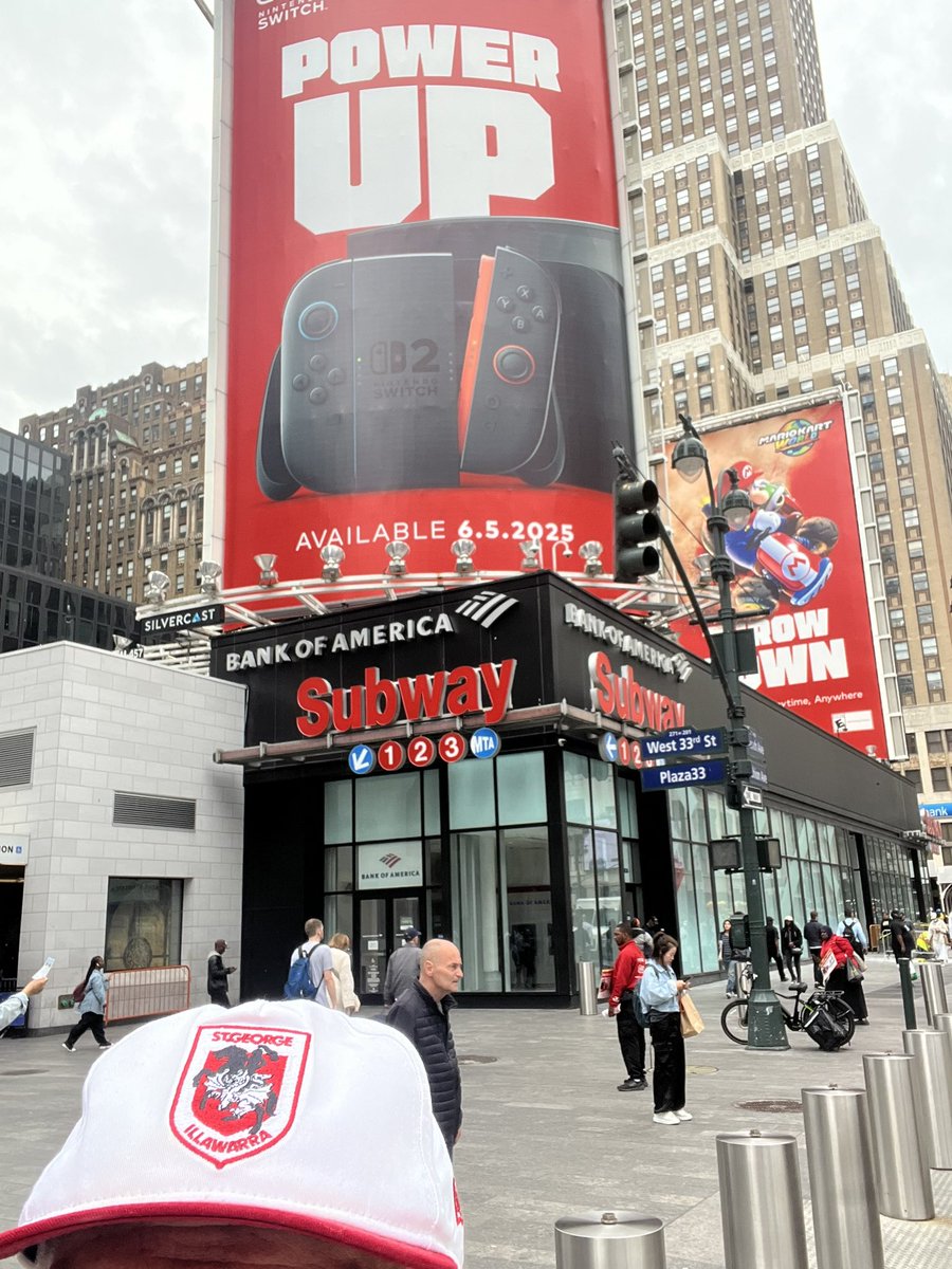 davidniu7's tweet image. Spotted in NYC today getting ready for the big announcement of the #RedV in LV @NRL_Dragons #NRLVegas