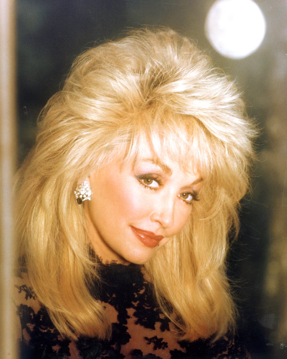 Everyone has their own ideas of how they look best, and in my world, I always wanted to be glamorous.✨