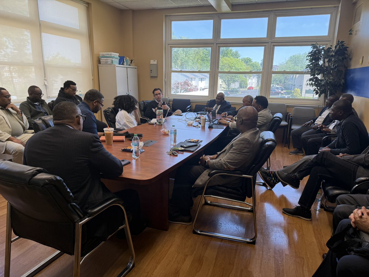 StevenFulop's tweet image. Just had one of the largest meet-and-greets we’ve hosted yet—three large rooms overflowing inside and out. Earlier today, we also held a pastor breakfast in Essex and another Zoom session for new volunteers.

We’re building something different—not about county bosses or empty…