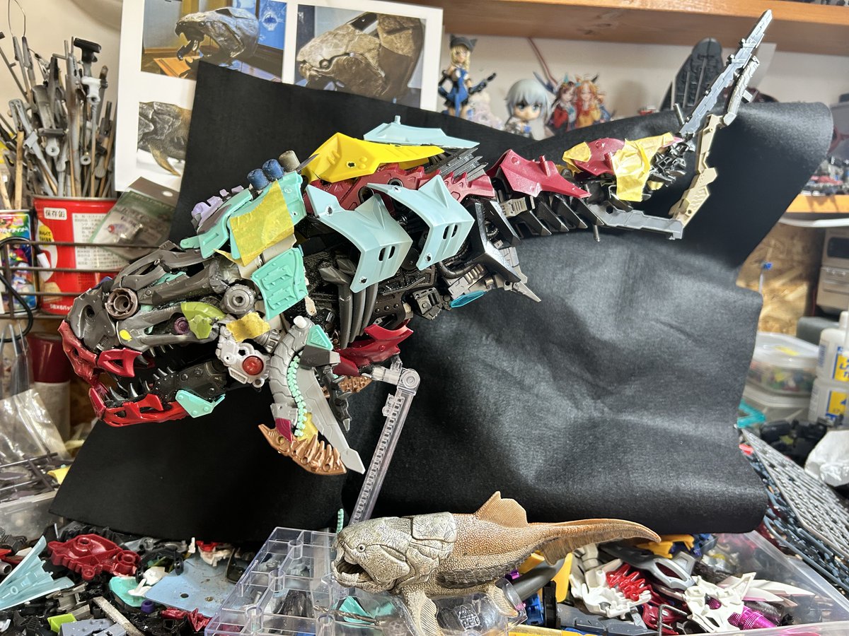 amacho_tenpura's tweet image. ある程度形になりました
ダンクルオステウス種ゾイド
アウトスティーマΣ
3枚目の前作で
当時どうしても出来なかったことを
すでに入れ込んであります
なのでワザと
同じような部品構成にしつつ
全然違う形にしています
ヒレと艤装品を作りますが
ほぼこのままです
ここまでパテ無しです